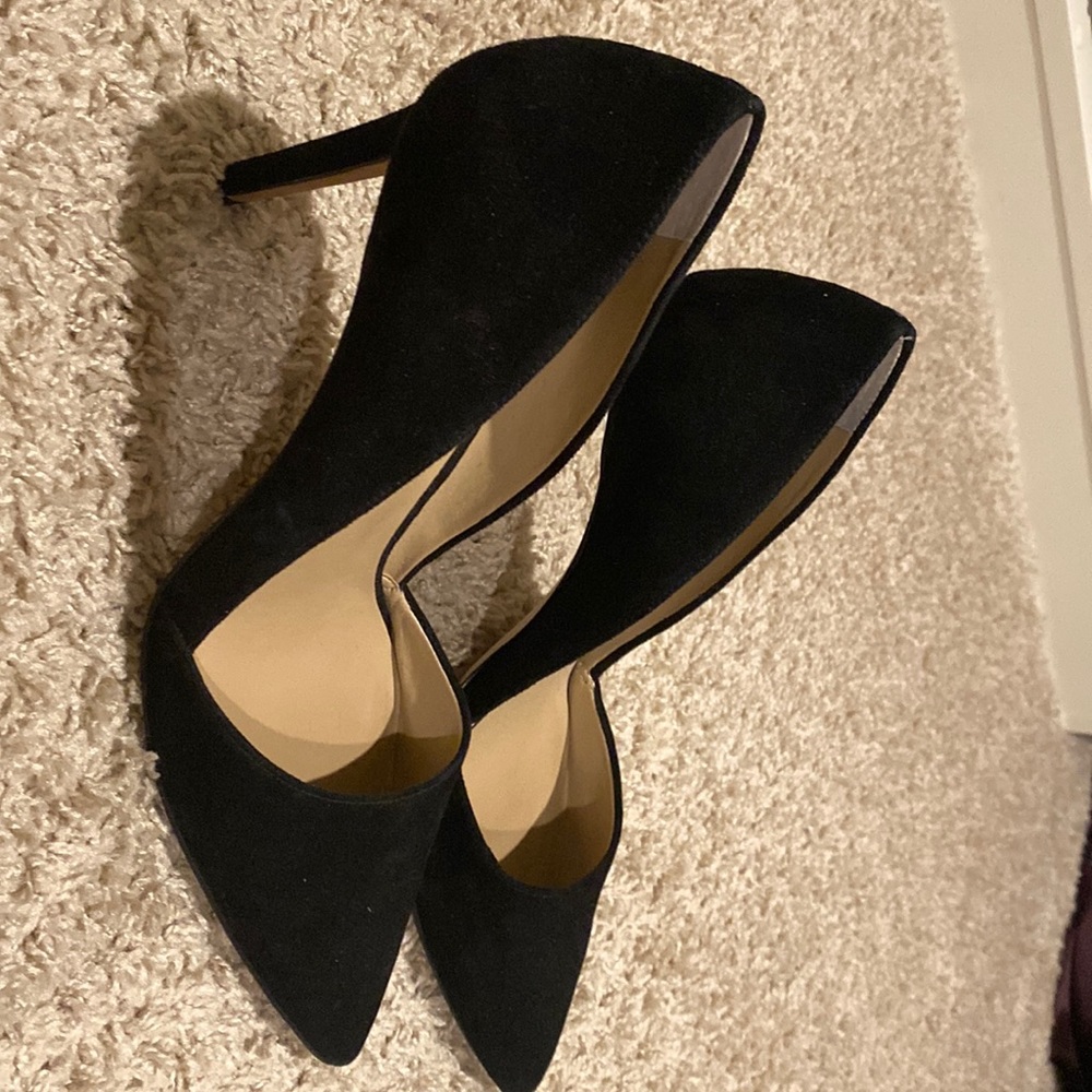 Ann Taylor Black Suede Heels size 11. Only worn once.